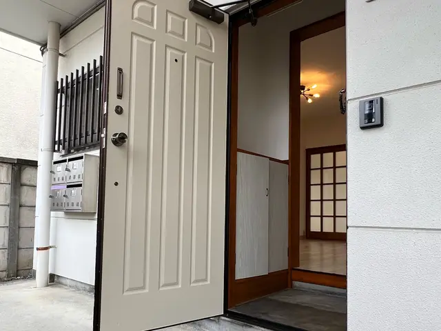 修理・リフォーム専門店 ドア、引戸、折れ戸、窓、網戸などご相談下さい!!サービスの画像