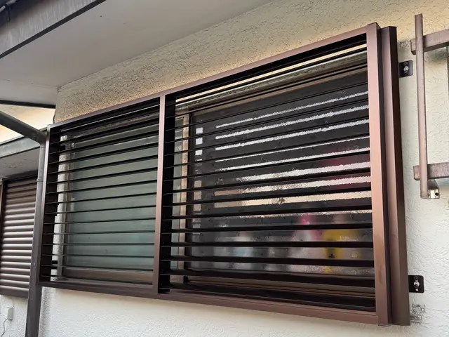 修理・リフォーム専門店 ドア、引戸、折れ戸、窓、網戸などご相談下さい!!サービスの画像