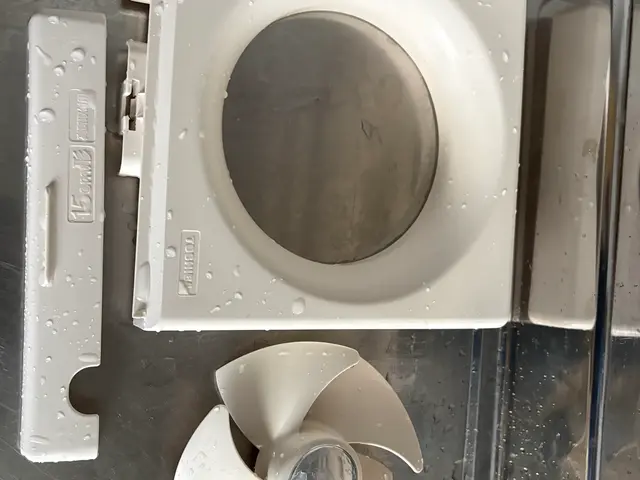 経験豊富なスタッフが換気扇のお掃除致します！女性スタッフ同行可能！サービスの画像