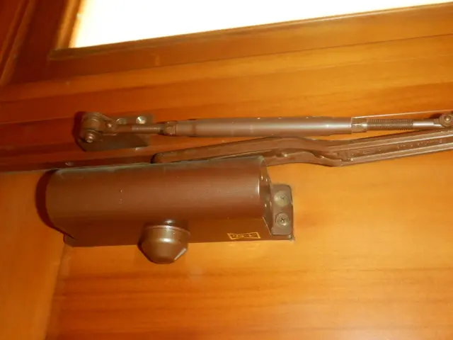 材料選定は要相談◆扉の写真と大きさをお伝えください◆油漏れ、バキンと音が交換時サービスの画像