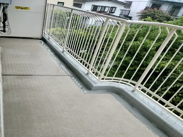 プロの技術で納得の仕上がり！ベランダ・バルコニークリーニングは当店にお任せ下さいサービスの画像