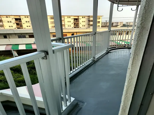 プロの技術で納得の仕上がり！ベランダ・バルコニークリーニングは当店にお任せ下さいサービスの画像