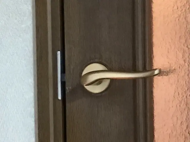 室内のドアノブが閉まらない、回らない！そんな時はすぐに修理・交換いたします！サービスの画像