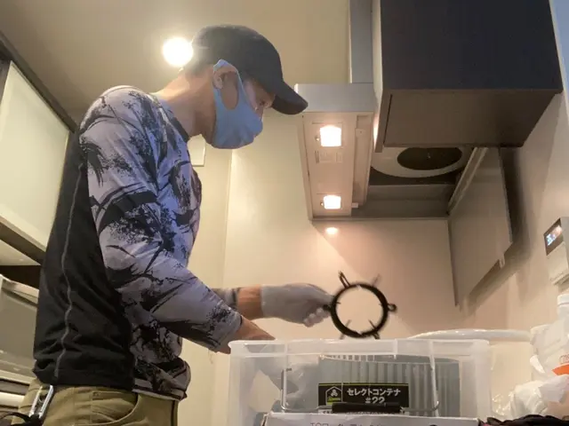 ★水垢、油汚れ、焦げも徹底除去でピカピカ！★作業だけでなく接客もご満足頂けます♪サービスの画像