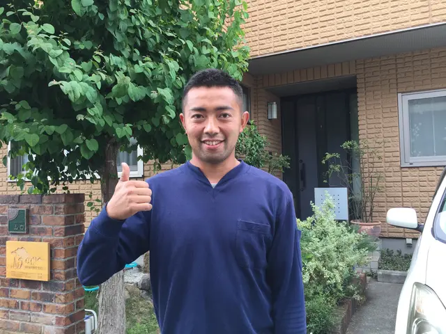 植木に合わせた手入れと花付きを考えて剪定します。鋏の切れ味抜群です！サービスの画像