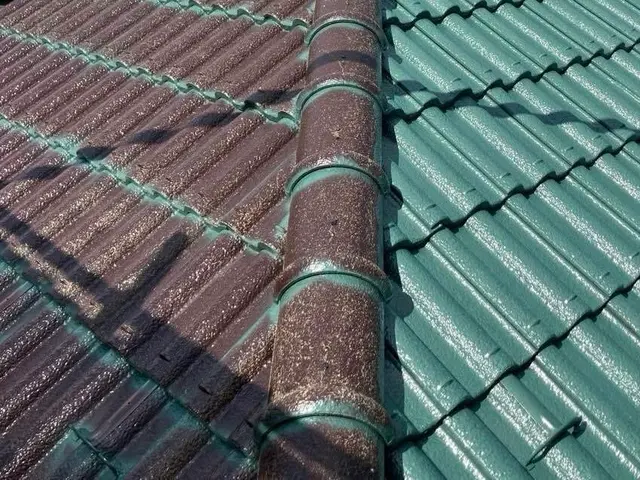 専用塗料での瓦屋根塗装！まずはお気軽にご相談ください！サービスの画像