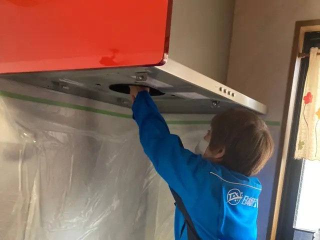 がんこな油汚れをスッキリ！◆女性スタッフ対応可◆損害保険加入サービスの画像