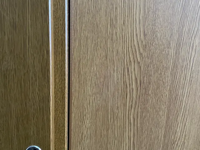 室内ドアのキズ・穴、キレイに直します！経験と知識を活かして迅速丁寧な作業！サービスの画像