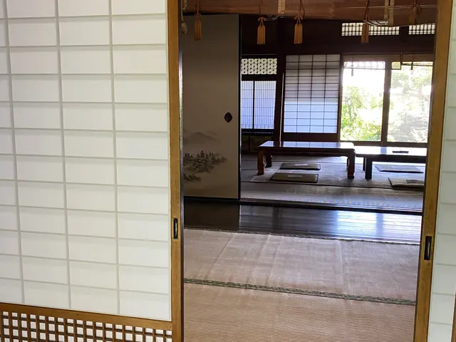 地域密着！奈良市、木津川市歓迎！障子の張り替え、アミド、襖、畳の張り替えサービスの画像