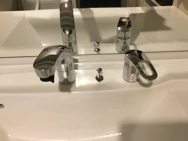 洗面所の蛇口交換サービスの画像