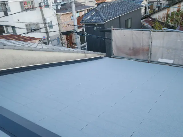 日本瓦からガルバ屋根材まで　屋根の事ならお任せ下さい　簡単な補修から葺き替えまでサービスの画像