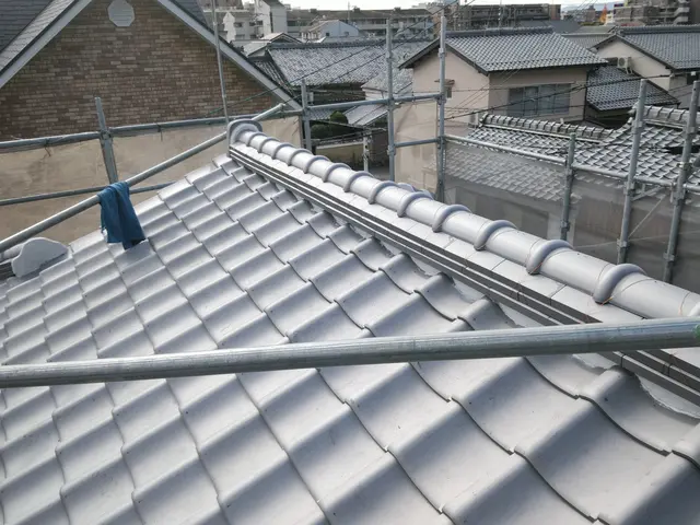 日本瓦からガルバ屋根材まで　屋根の事ならお任せ下さい　簡単な補修から葺き替えまでサービスの画像