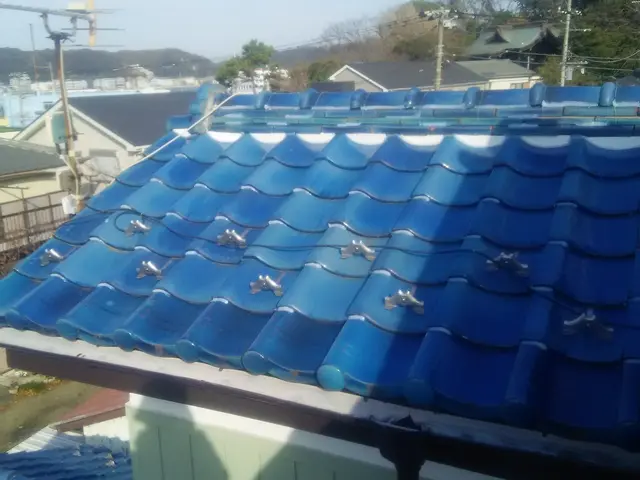 屋根、瓦補修。屋根葺き替え。カバー工法工事サービスの画像