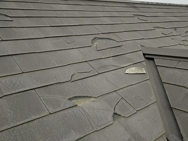 屋根、瓦補修。屋根葺き替え。カバー工法工事サービスの画像