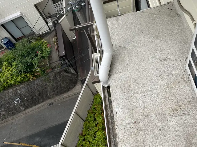 電気工事士資格を持つ店長が行う、24時間対応可能な雨樋掃除・修理サービス！サービスの画像