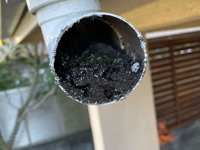 電気工事士資格を持つ店長が行う、24時間対応可能な雨樋掃除・修理サービス！サービスの画像