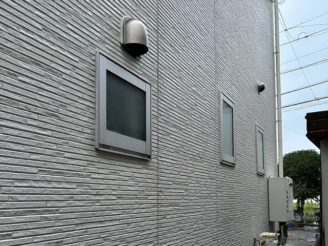 【外壁洗浄専門店】伸縮ブラシを使用、足場不要！ご自宅のメンテナンスを手軽に！サービスの画像