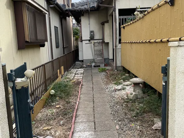 強剪定〜伐採はお任せ下さい。周りの環境で作業可能かどうか判断する必要があります。サービスの画像