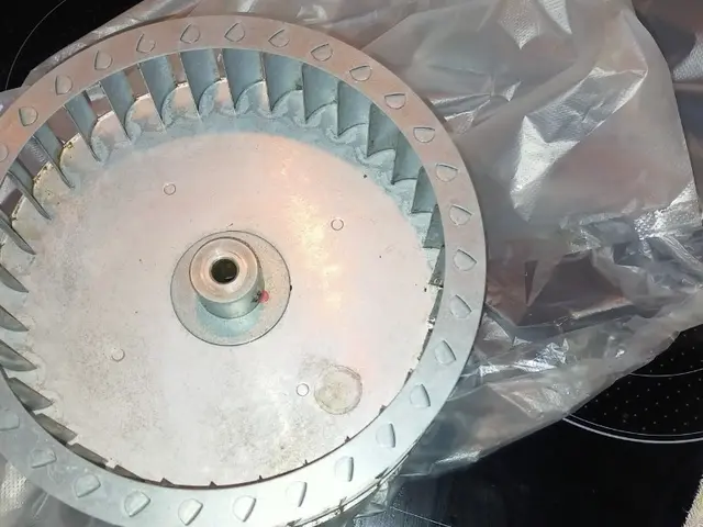 油だらけの換気扇じゃケムリすわないですよ！油剥ぎ取りましょう！浸け置き洗いで剝！サービスの画像