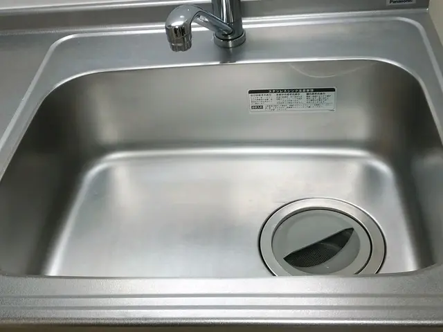 《原状回復工事専門店》1社で全て完結!!  コスト削減できます。ご相談下さい。サービスの画像