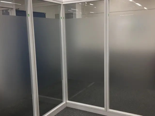 目隠しフィルムでプライバシーを守ります。サービスの画像