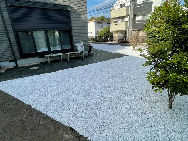【神奈川限定】草取り・除草シート・砕石敷き専門店！追加料金なし！現地調査も対応！サービスの画像