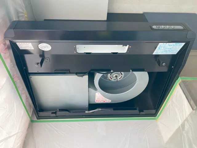 ファンを取り外し、油汚れを中心にスッキリ綺麗にいたします！サービスの画像