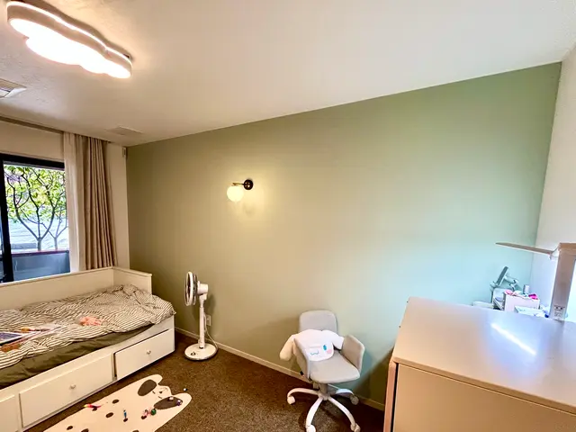 南青山のはがせる壁紙専門店！豊富な実績と1年間保証付き☆壁紙代込・カードOK☆サービスの画像