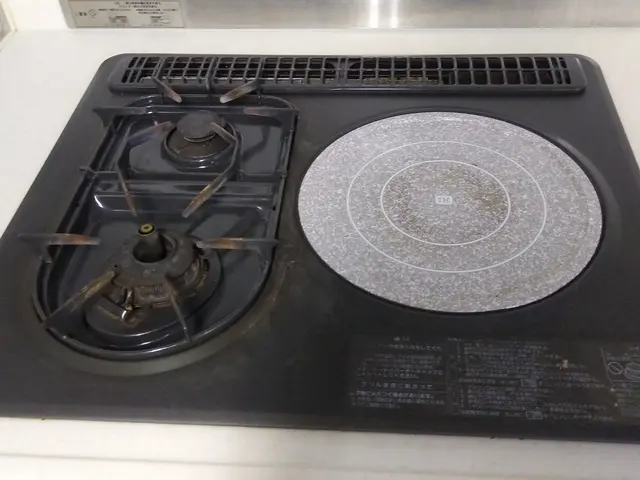 業歴１２年◆安心施工◆焦げ付き・油汚れを徹底的に落とし、ピカピカキッチンに！サービスの画像