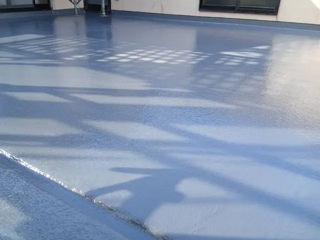 空間を守る仕事！お任せください、自社スタッフの豊富な実績で防水工事を守ります。サービスの画像