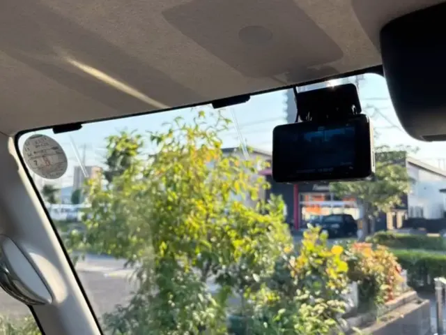 確かな技術で最高の仕上がりをご提供！ドライブレコーダーの取付なら当店で♪サービスの画像