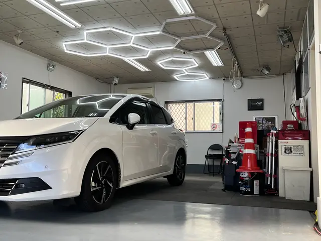 【追加料金一切無し！】強い洗剤不使用、コーティング専門社の洗車以上の艶を！サービスの画像