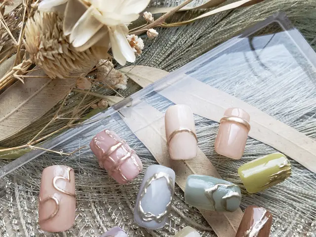 福祉ネイリストが親切、丁寧に施術致します。シンプルで上品な大人のネイルを…