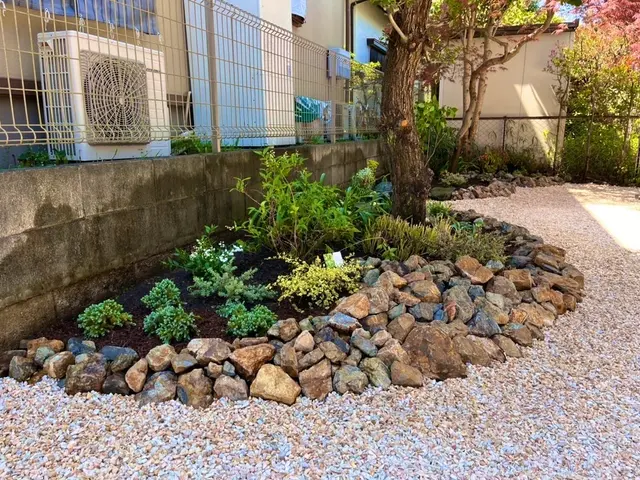 新植、移植、補植等の作業、植栽地のデザインや適した植物材料の提案を行います。サービスの画像