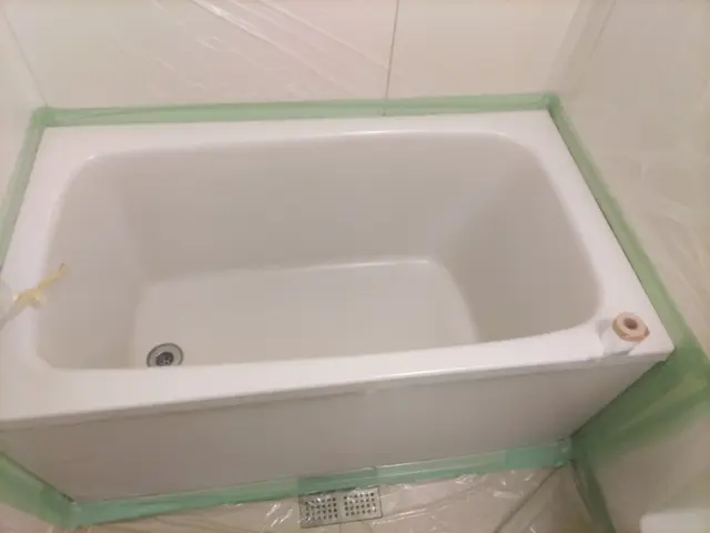 石鹸カス、汚れ、劣化にさよならー！　浴槽の塗装・お風呂内の壁・天井綺麗にします！サービスの画像