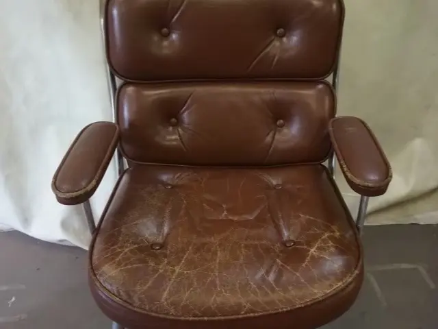 革ソファ汚れ落とし・染め直しサービスの画像