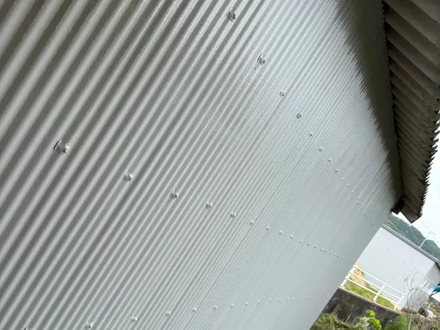 お客様に安心して頂く為に一つ一つの工程写真を黒板アプリで写真を撮り見て頂きます。サービスの画像