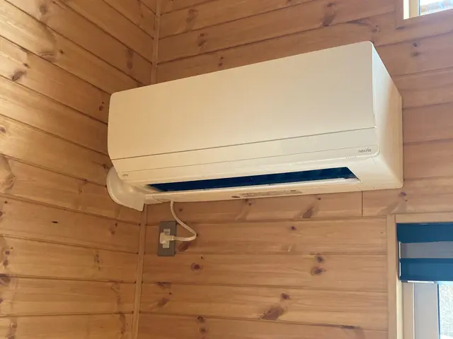 エアコン設置ならお任せください！土日祝日も対応致します。古いエアコン無料引き取りサービスの画像