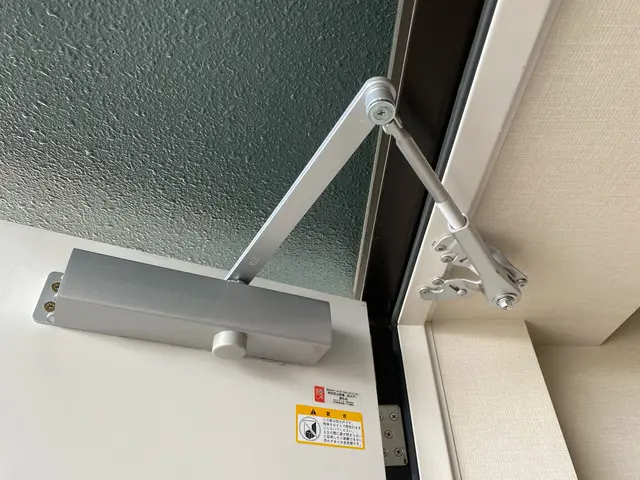 【完全自社施工】ドアクローザー交換作業【安心丁寧な職人にお任せください】サービスの画像