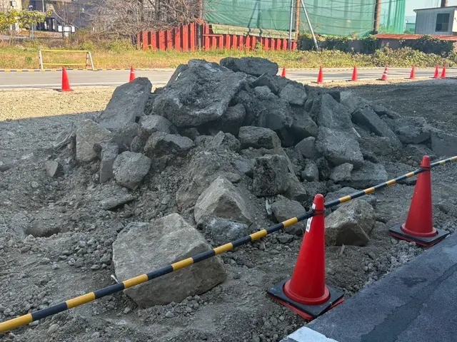 コンクリートガラ、車止めブロック撤去致します。サービスの画像