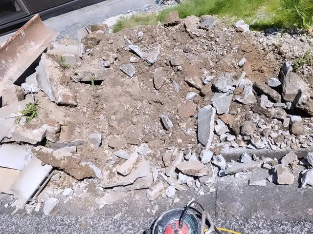 コンクリートガラ、車止めブロック撤去致します。サービスの画像