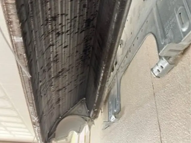 当店は完璧に綺麗になる背抜き完全分解エアコンクリーニングのみサービスの画像