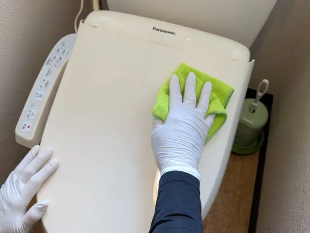 《尿石・水垢もスッキリ♪》汚れによる追加料金一切なし◎土日祝日も大歓迎！サービスの画像