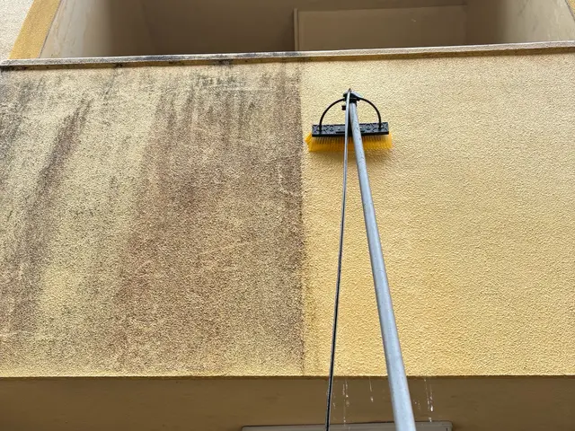 【足場不要】専用ブラシでしっかり洗浄！☆仕上がりを体験してください☆サービスの画像