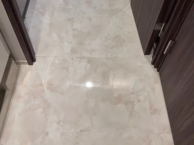 カタログの中から理想のフロアタイルを！持ち家、賃貸でも施工ができます！サービスの画像