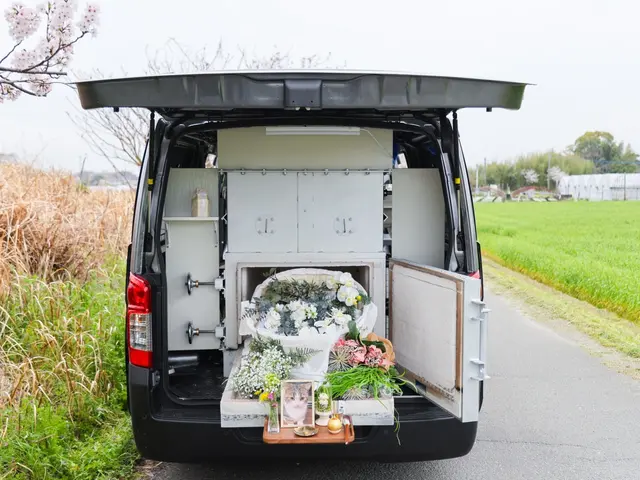 専用の火葬車で訪問し、葬儀から火葬・拾骨まで想いを込めたお見送りをお手伝いしますサービスの画像