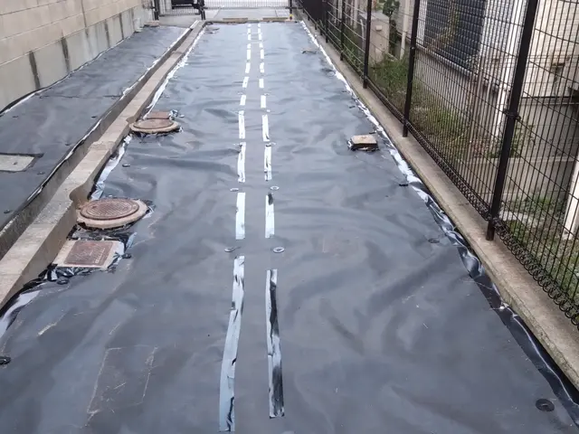 除草及び防草シート施工サービスの画像