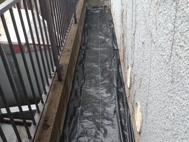 除草及び防草シート施工サービスの画像