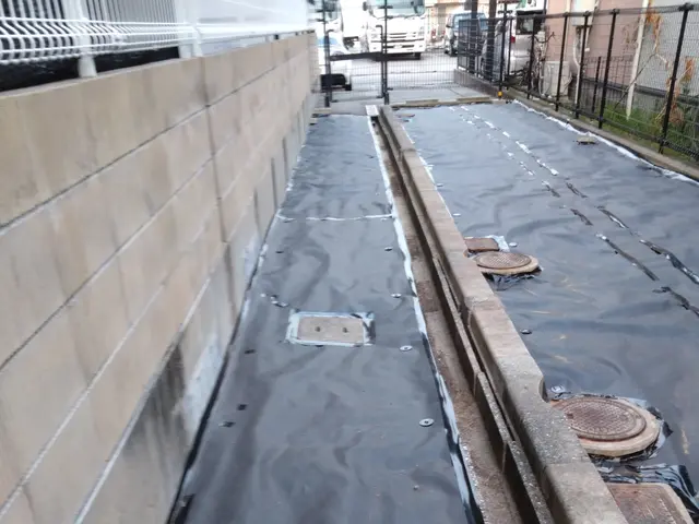 除草及び防草シート施工サービスの画像