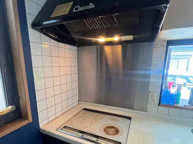 キッチンの水垢汚れと換気扇の油汚れをしっかり徹底洗浄！キッチンまるごとパックですサービスの画像
